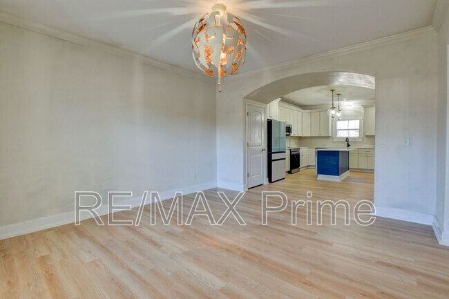 Building Photo - 8028 Glade Rd