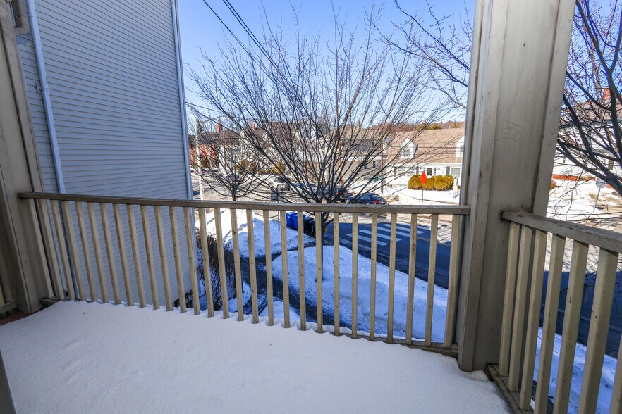 Building Photo - 422 Trapelo Rd