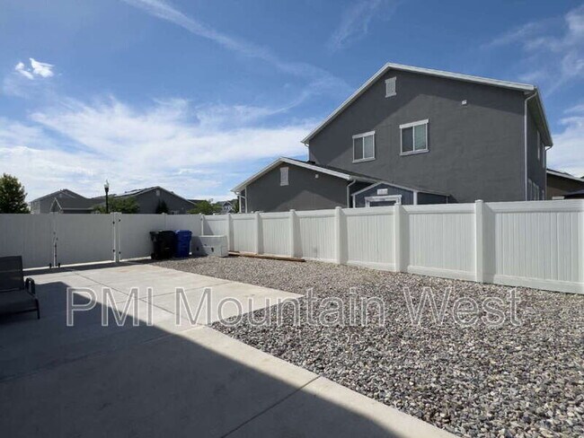 Building Photo - 3565 Water Lilly Ln