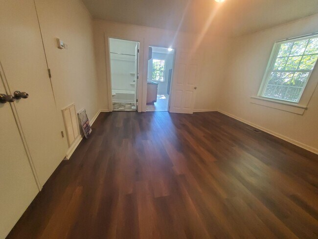 Building Photo - 810 Lee St