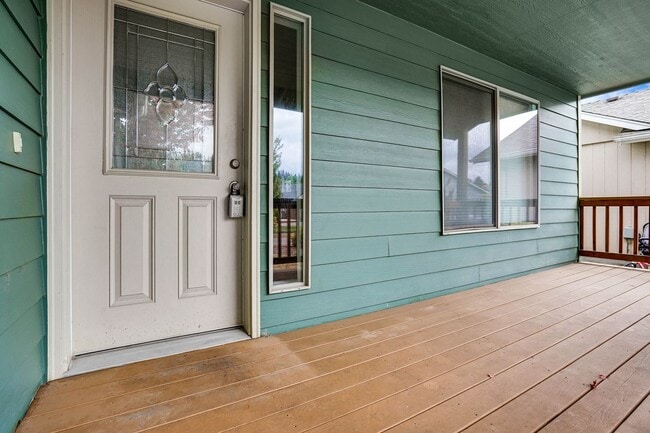 Building Photo - Beautiful 3 bed, 2 bath home in a quiet We...