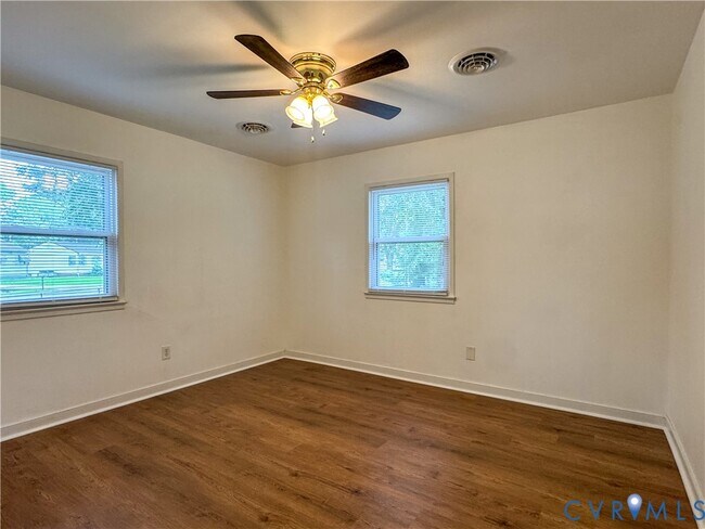 Building Photo - 2590 Pinehurst Dr