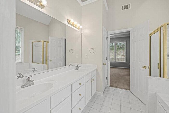 Building Photo - House 4 Beds 2 Baths