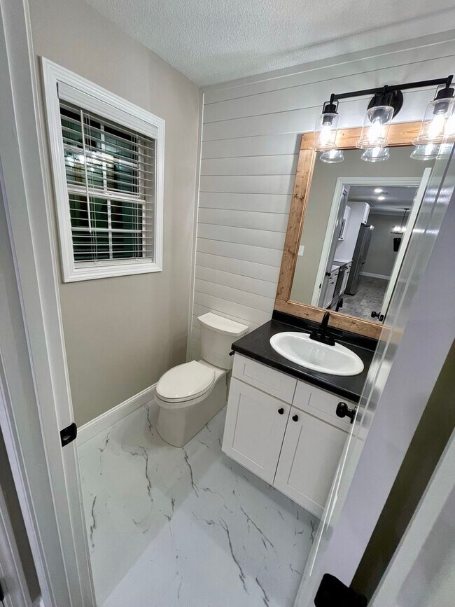 Building Photo - LOCATED IN GIBBS... FANTASTIC 3 BEDROOM HOME!!