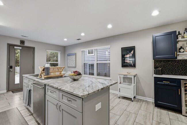 Building Photo - 1241 N Bronough St