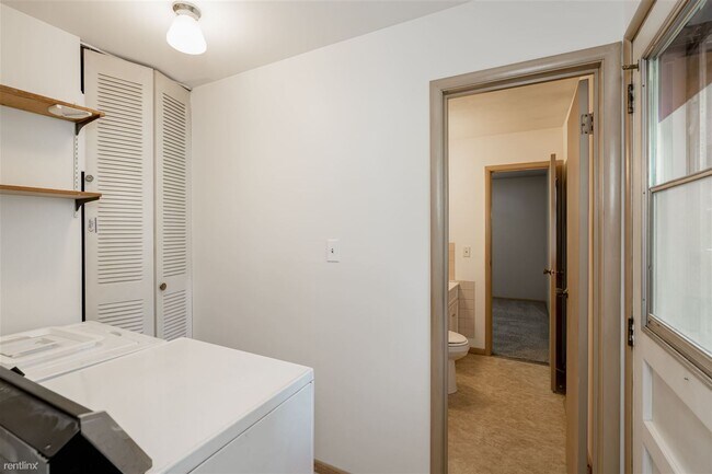 Building Photo - 3 br, 1.5 bath House - 321 Rowe Drive