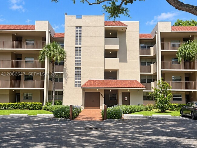 Building Photo - 1811 Sabal Palm Dr