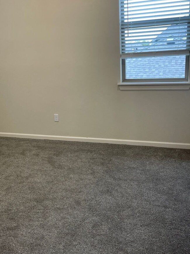 Building Photo - The Enclave-3 bed 2.5 bath home