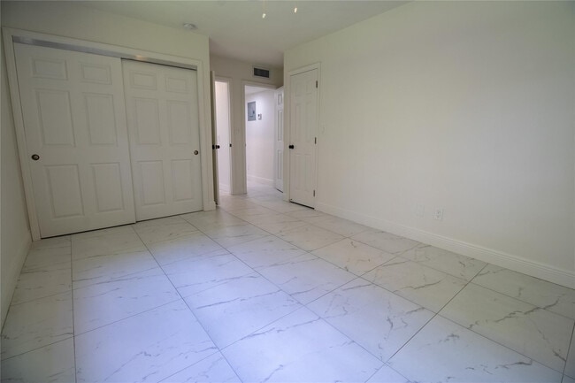 Building Photo - 1423 SW 2nd St