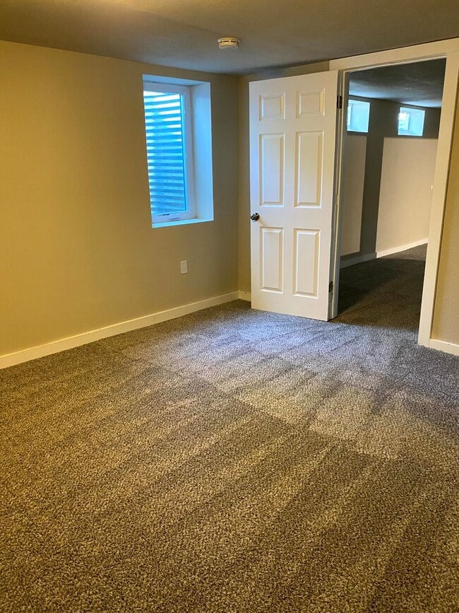 Building Photo - Located in Norwalk IA Updated 4 Bedroom 1 ...