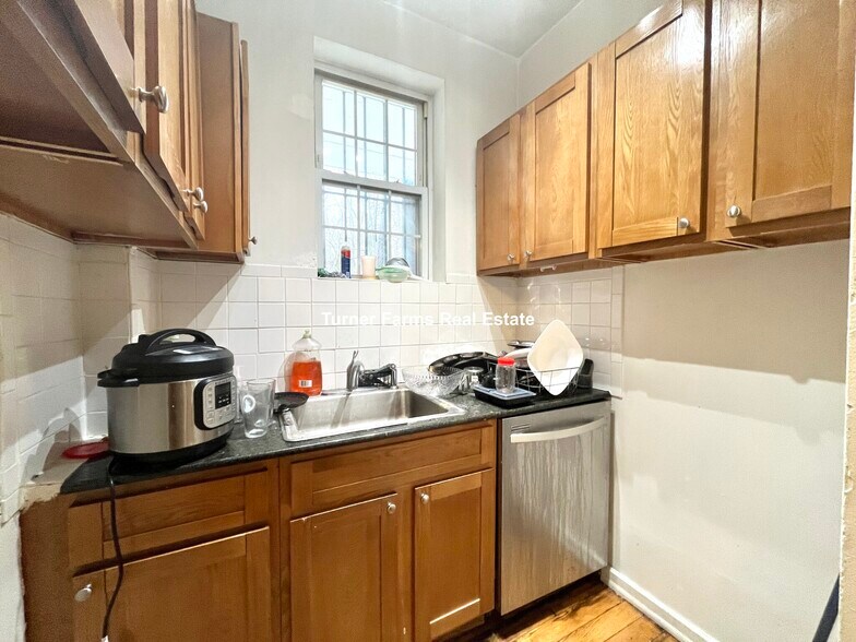 Building Photo - 16 Copenger St