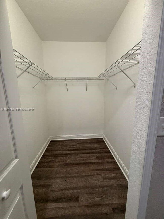 Building Photo - 2733 NE 3rd Ct