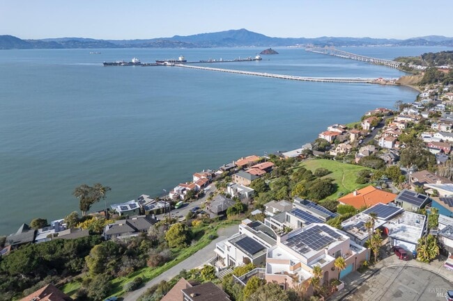 Building Photo - 245 Water St