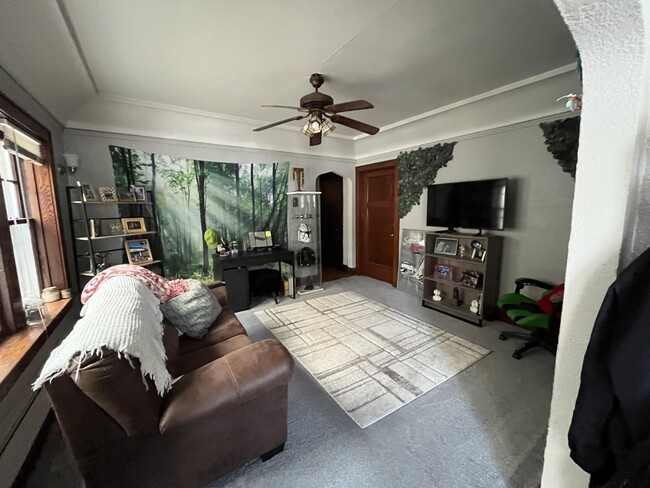 Building Photo - 4625 S Lake Dr