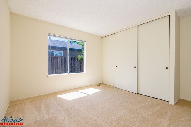 Building Photo - Lovely Cul-De-Sac Home | New Flooring & Paint