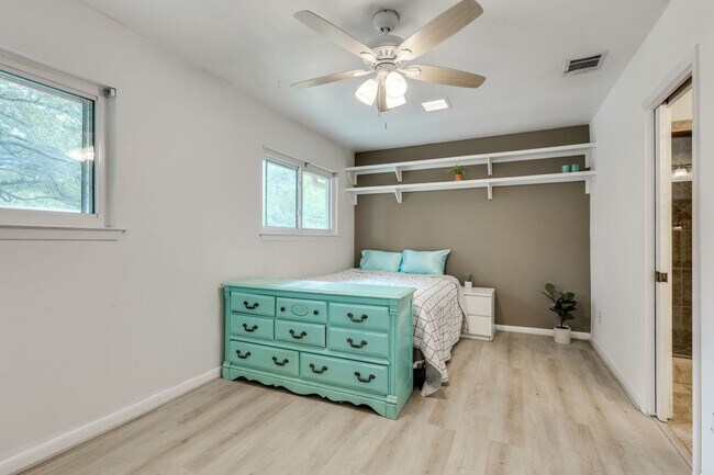 Building Photo - 3002 Stardust Dr