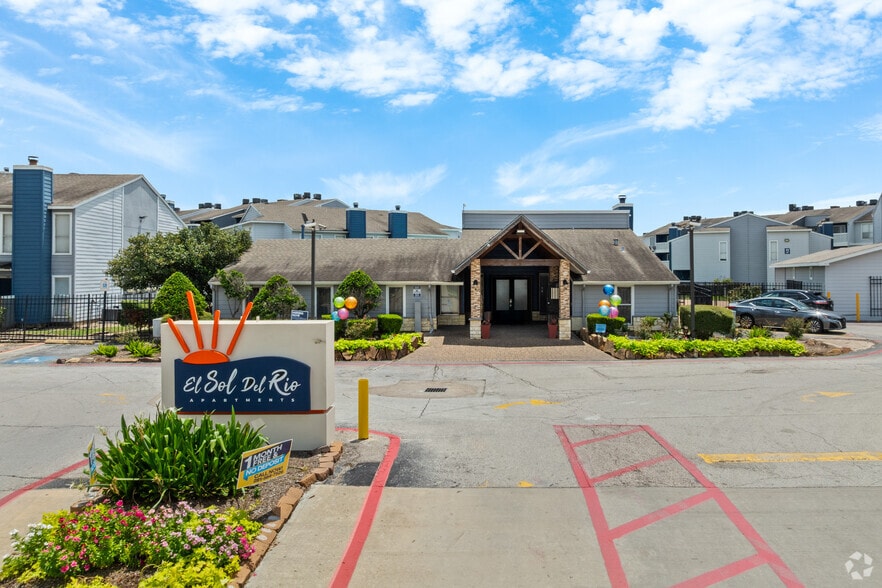 Primary Photo - El Sol Del Rio