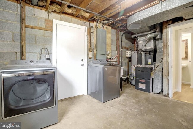 Building Photo - 8005 Candlewood Dr