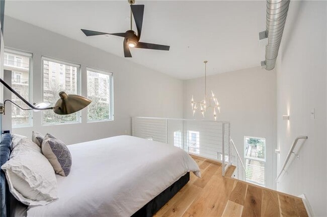 Building Photo - 208 12th St NE