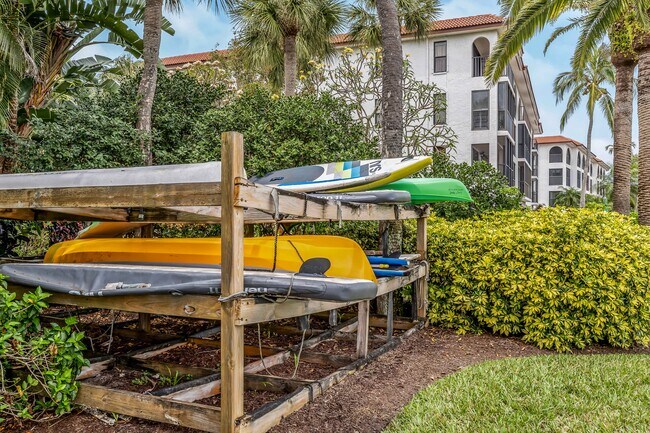 Building Photo - 970 Palm Ave