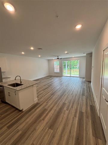 Building Photo - 1529 Creekside Dr