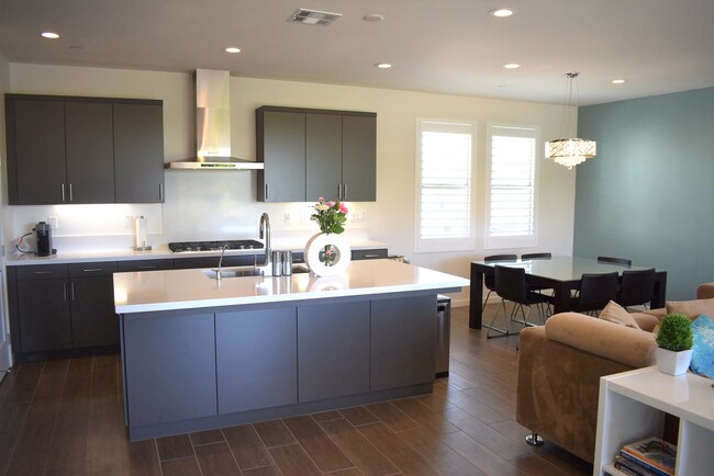 Building Photo - 3 Story 4 Bedroom 3.5 Bath Home in Del Sur...