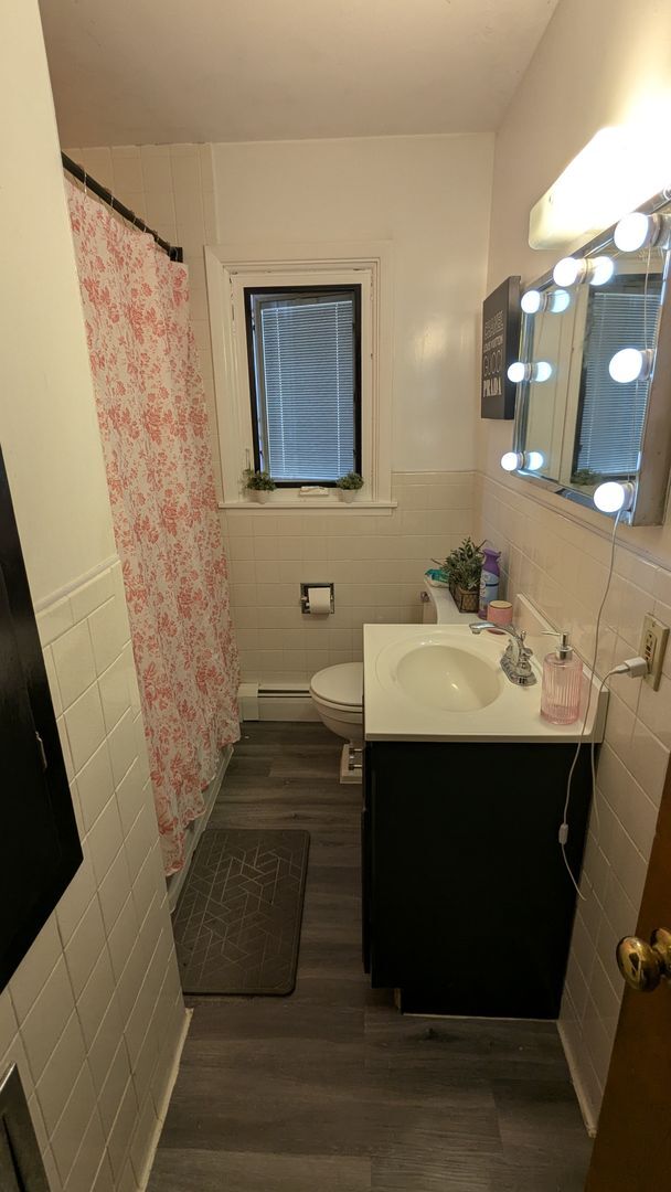 Building Photo - Welcome to this gem located in the heart of Perry township!