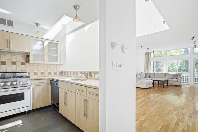 Building Photo - 14 Chauncy St