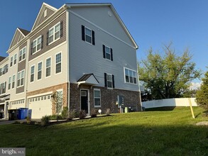 Building Photo - 1 Autumn Park Blvd