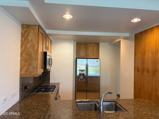 Building Photo - 7161 E Rancho Vista Dr