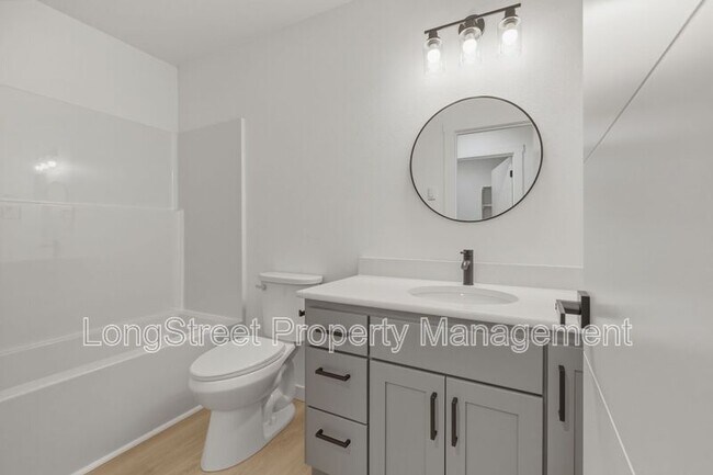 Building Photo - 816 S 19th St