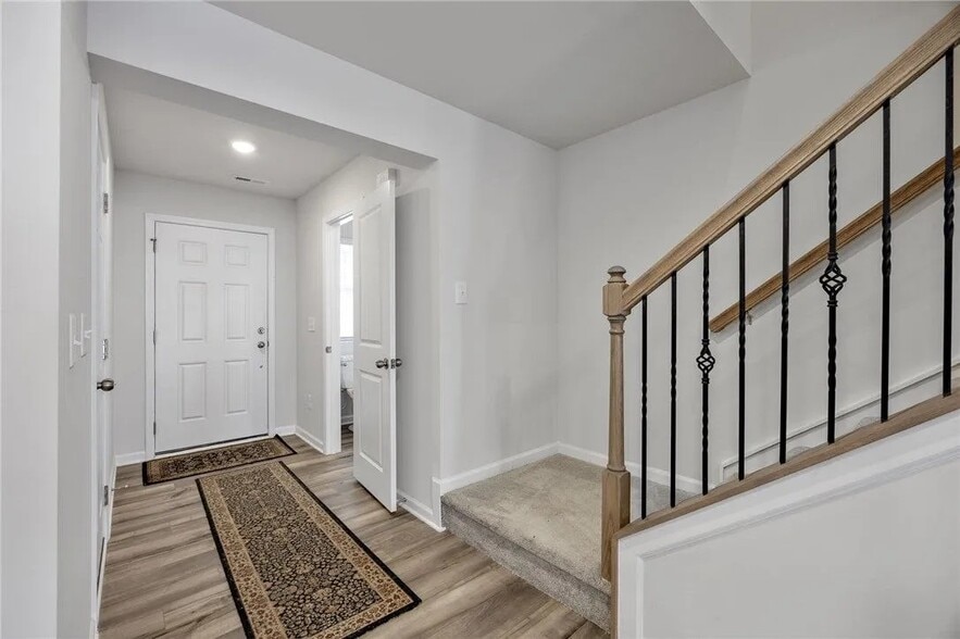 Building Photo - 559 Brasstown Ct