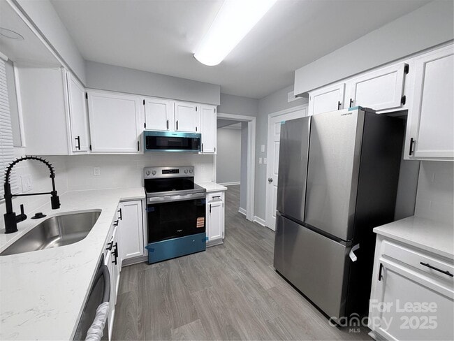 Building Photo - 2825 Edwin Jones Dr