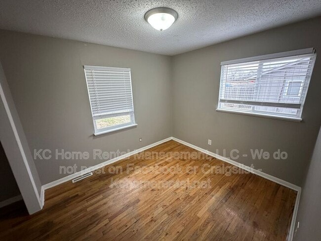 Building Photo - 304 Hill St