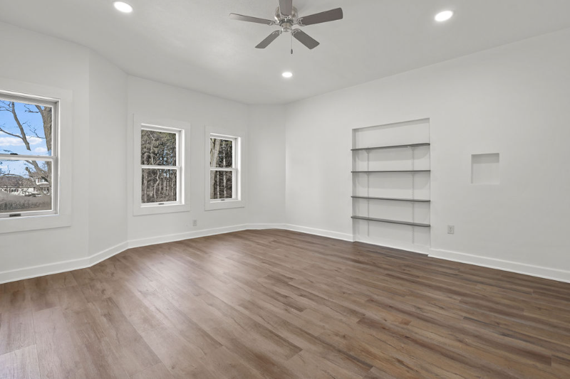 Building Photo - 233055 Schoolhouse Ln