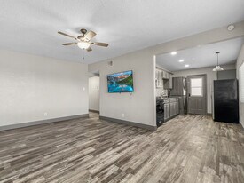 Building Photo - 1805 Evelyn Ave