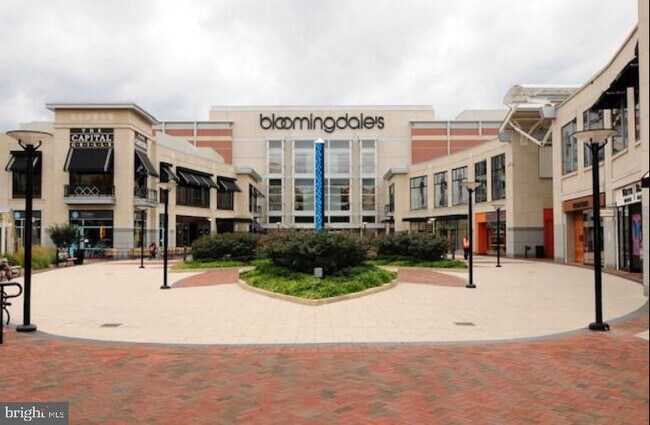 Building Photo - 5500 Friendship Blvd