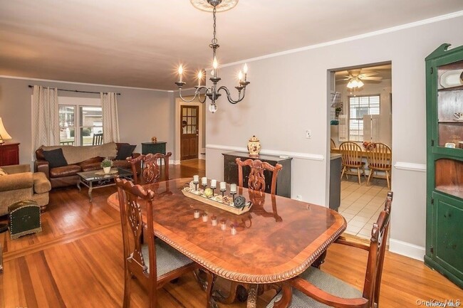 Building Photo - 2 Elm Pl