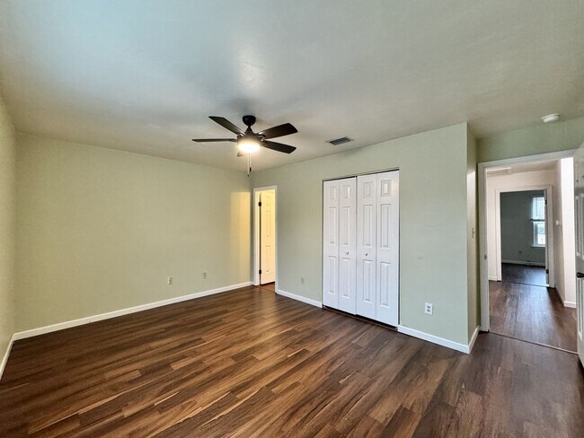 Building Photo - Glenleigh 1st-time Rental! Pet-Friendly, End-Unit Townhome, Cul-De-Sac with HUGE fenced backyard!