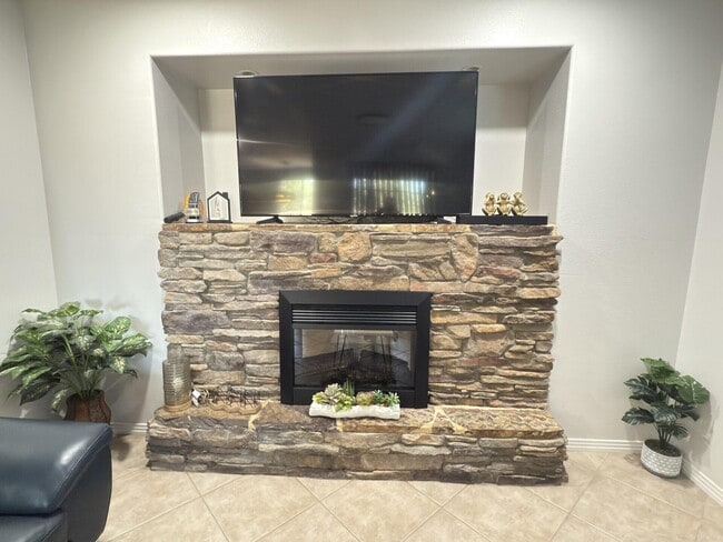 Building Photo - 52165 Allende Dr