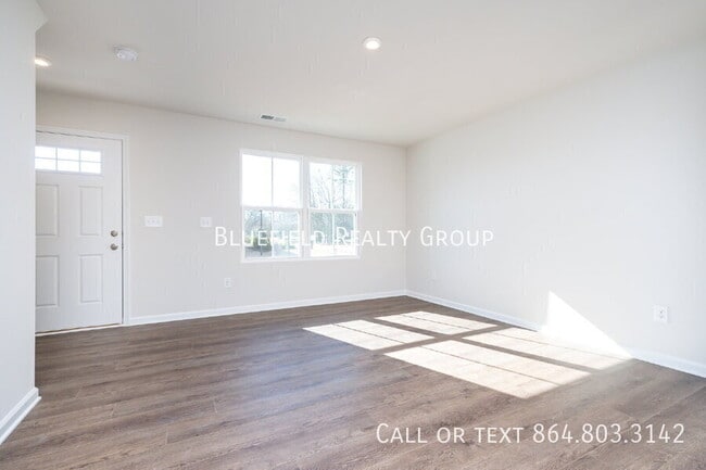 Building Photo - 886 Cranbrook Dr