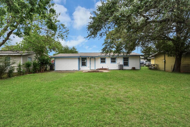 Building Photo - 3511 Palm Ave