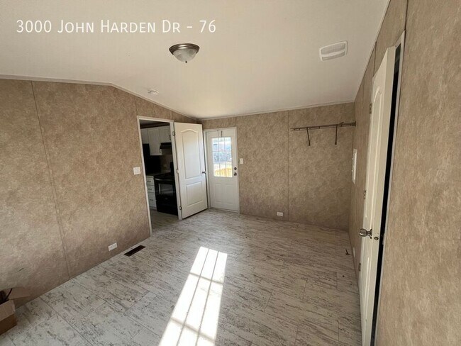 Building Photo - 3000 John Harden Dr