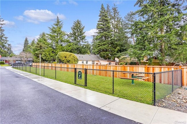 Building Photo - 2Bd/2.25BA Edmonds Townhouse