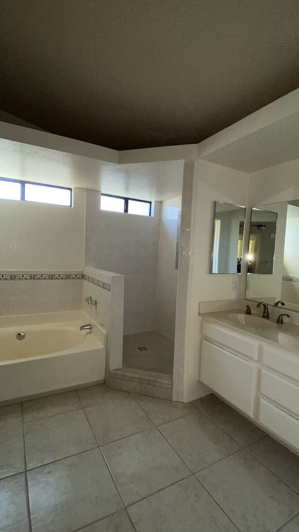 Building Photo - (APPLICATION PENDING) Beautiful Rancho Vis...