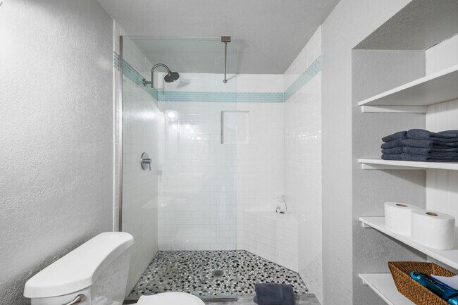 Building Photo - 733 Seacoast Dr