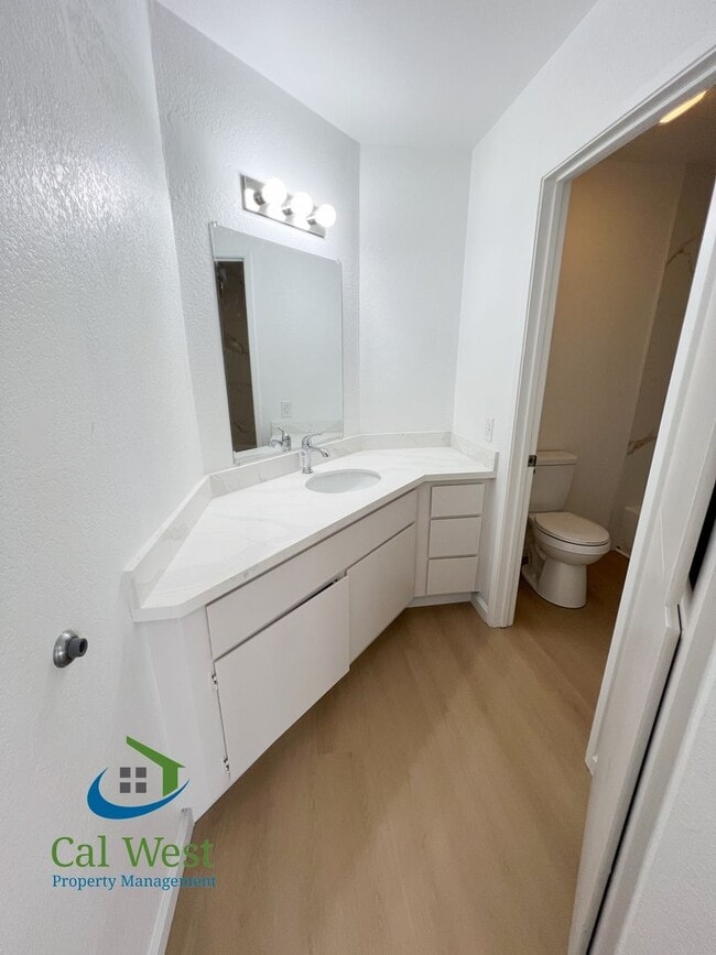 Building Photo - $2,995 - Updated 2 Bed/2 Bath Condo in a Gated Community of the Fairgrounds Neighborhood!