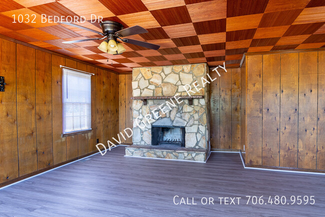 Building Photo - 1032 Bedford Dr