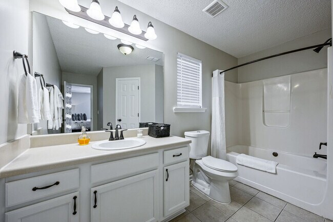 Building Photo - 29 Middleton Ct