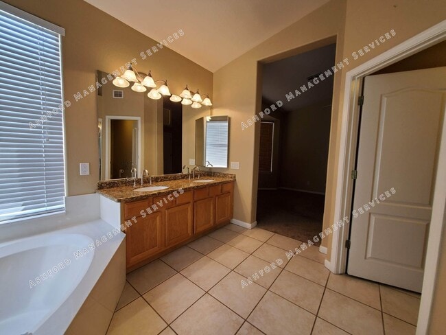 Building Photo - 3 BEDROOM WITH POOL NORTH SCOTTSDALE